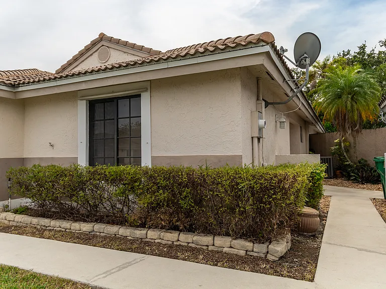 5851 Bristol Ln — Photo 3