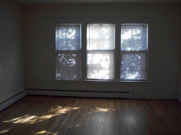 2nd image of 2248 W Byron St Floor 1