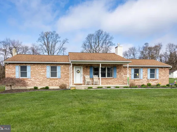 28 Lobachsville Rd, Fleetwood, PA 19522