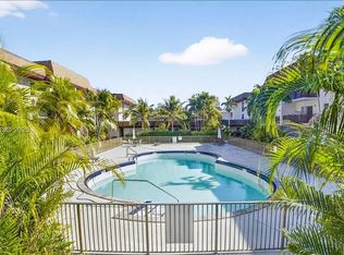 7483 SW 82nd St #325, Miami, FL 33143