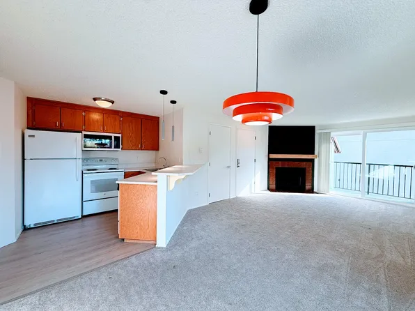 12434 Ambaum Blvd SW APT 203, Seattle, WA 98146