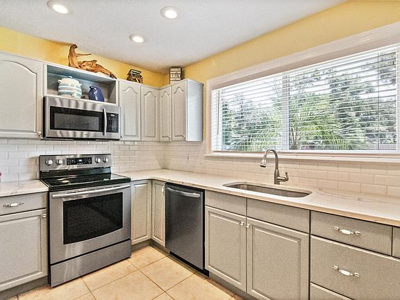 27-Oakwood-Rd-Jacksonville-Beach-FL-3225