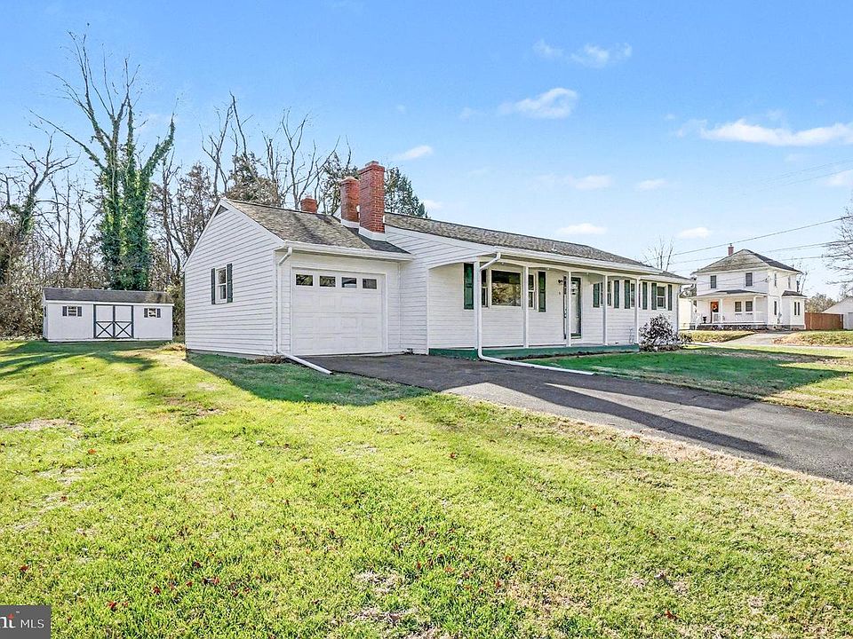 1st image of 8 Iler Ln