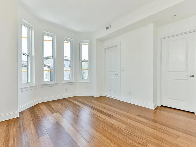 44 W Eagle St #2 — Photo 5