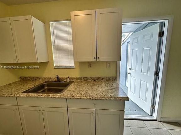 4th image of 961 NW 34th Way