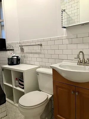 Rented by LJ Sloane Management | media 31