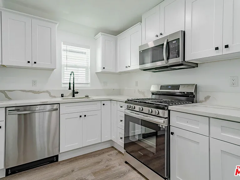 253 S Catalina Ave — Photo 13