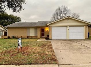 713 NW Ann Lois Ln, Burleson, TX 76028
