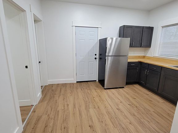 4th image of 75 Oakgrove Ave #2