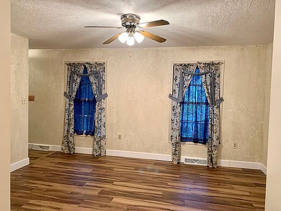 Living room/office