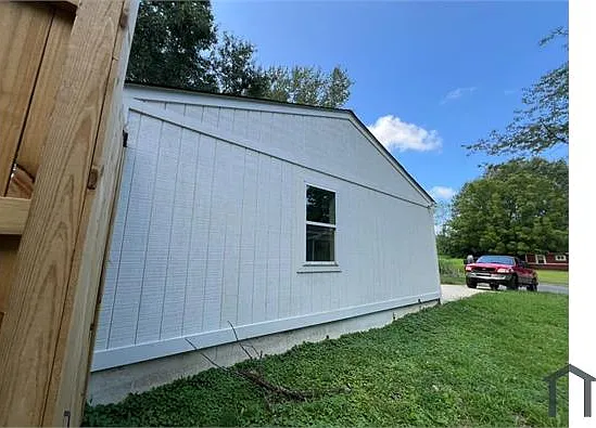 3 bed, 853 sqft, $1,300 — Photo 2