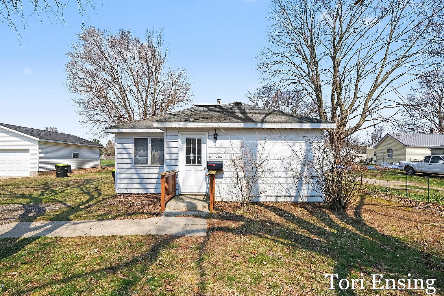 406 E North St photo 1