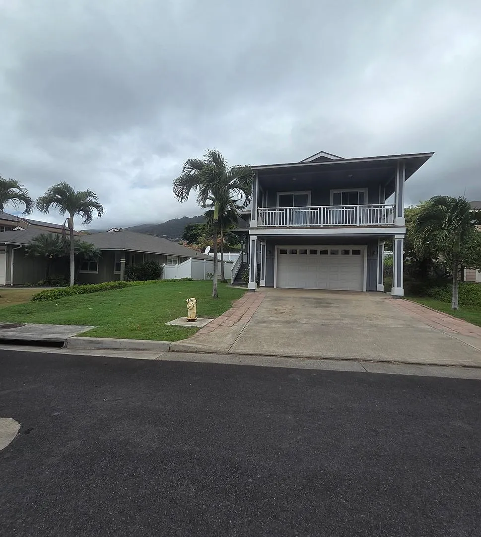 3/2.5 two level home in Akolea Wailuku — Photo 1