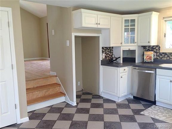 3rd image of 6523 Fairfield St