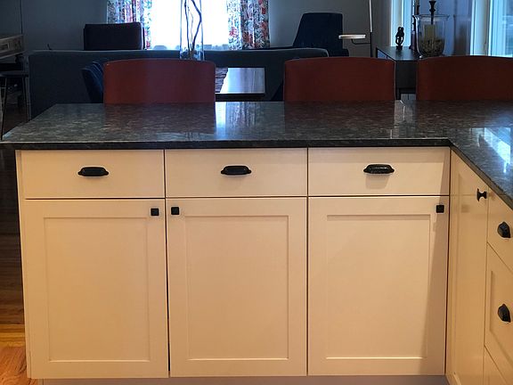 Tons of storage in kitchen