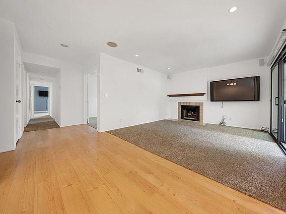 4th image of 6716 Clybourn Ave Unit 238