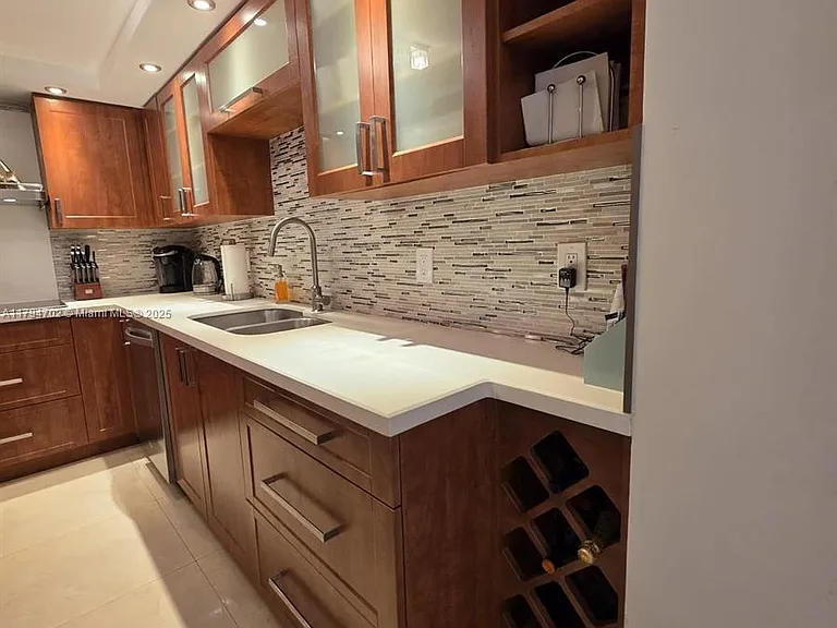 9225 Collins Ave #1409 — Photo 13