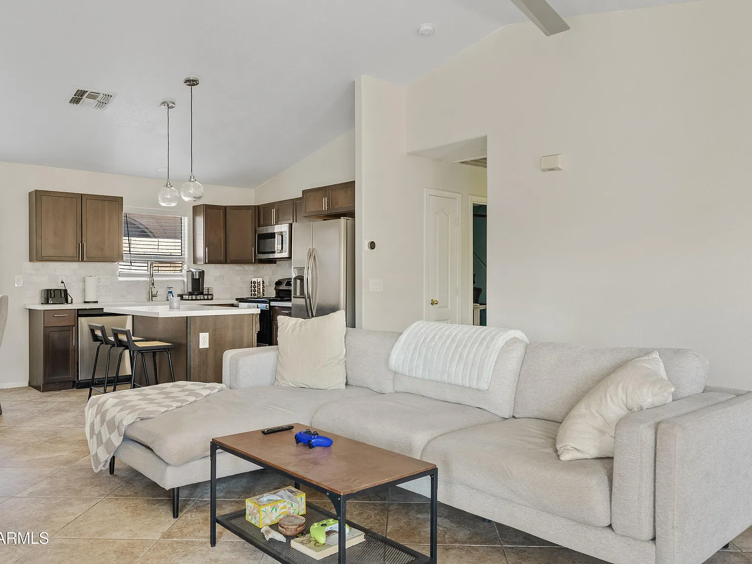 4 bed, 2.0 bath, 1450 sqft, $2,000 — Photo 3
