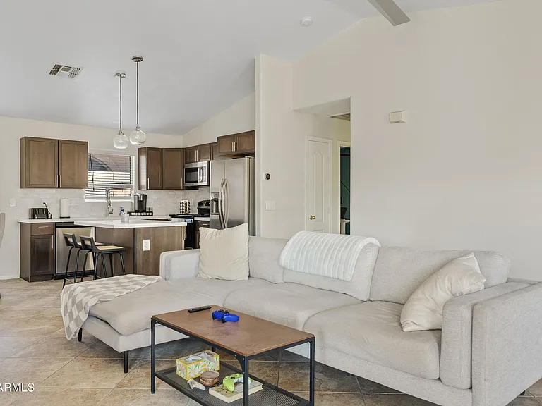 10901 W Lewis Ave — Photo 3