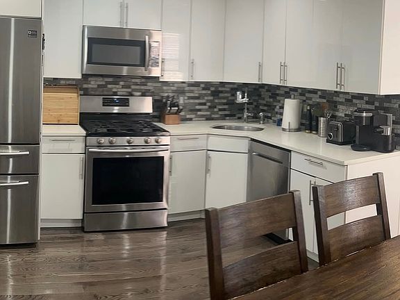 3rd image of 40 Woodlawn Ave Floor 1