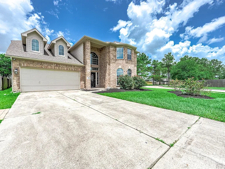 3720 Armand Dr — Photo 2