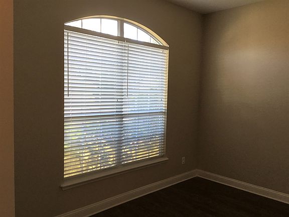 4th image of 9553 Woodstone Mill Dr