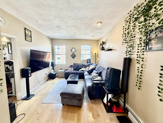 2 bed, 750 sqft, $3,800 — Photo 1