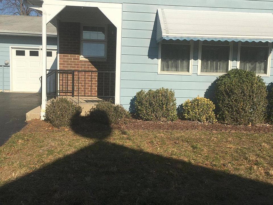 1st image of 13 Moccasin Dr #A