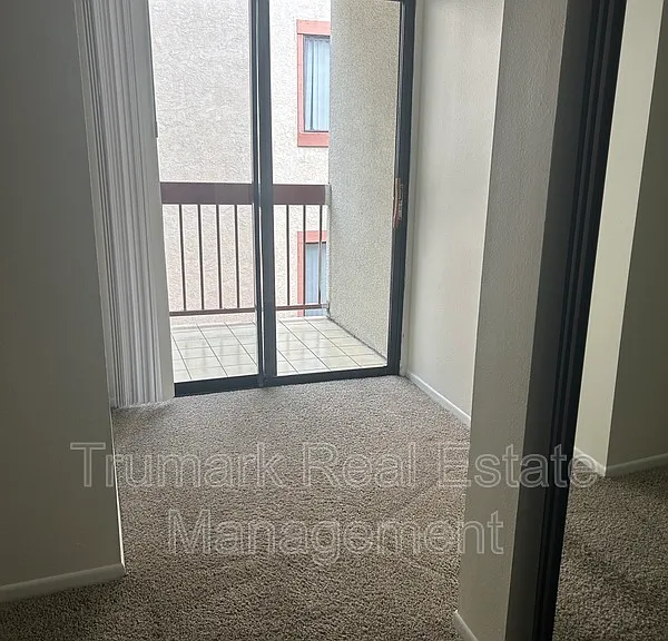 416 W Milford St #C — Photo 14