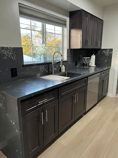 1511 1/2 W Victory Blvd #1511