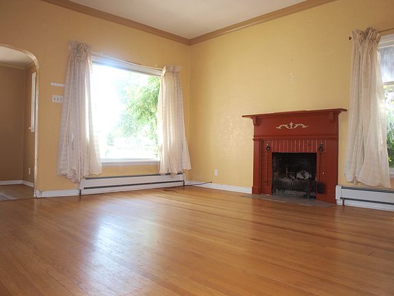 2nd image of 924 S Wolcott St