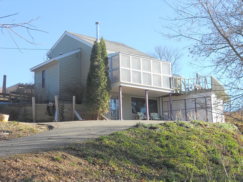 Sunporch, deck on right.
