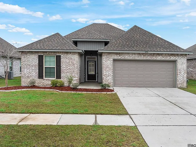8256 Sweetgum Dr — Photo 1
