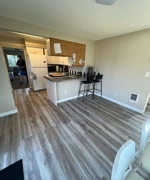 877 Pacific Dr — Photo 4