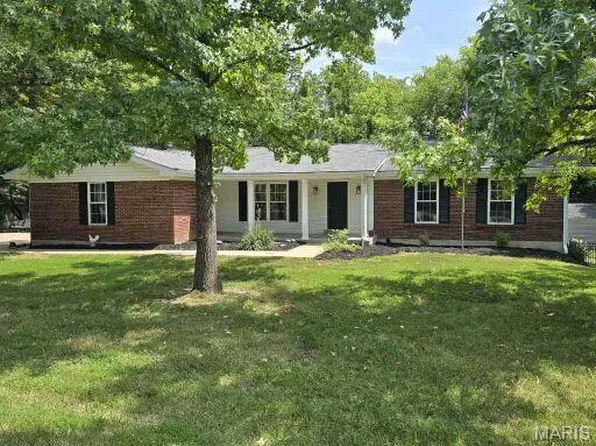 5927 Lafayette Dr, Weldon Spring, MO 63304