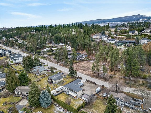 4th image of 824 Dehart Rd