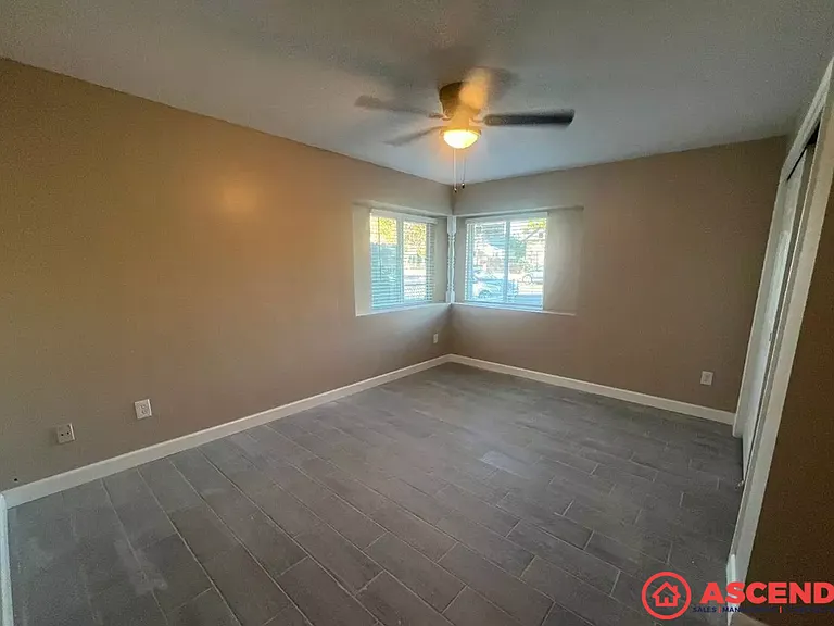 821 Oregon St — Photo 11