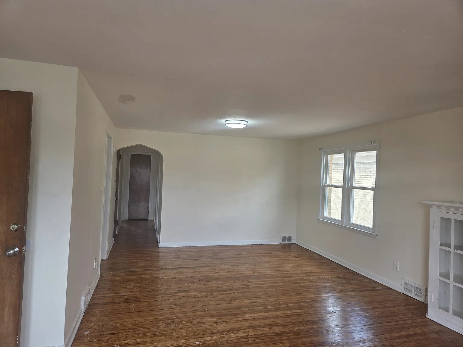 2 bed, $1,100 — Photo 2
