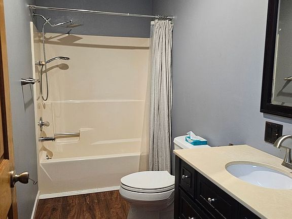 4th image of 704 S Lawrence Way