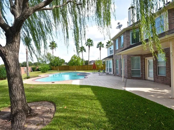 5802 Sage River Ct, Sugar Land, TX 77479