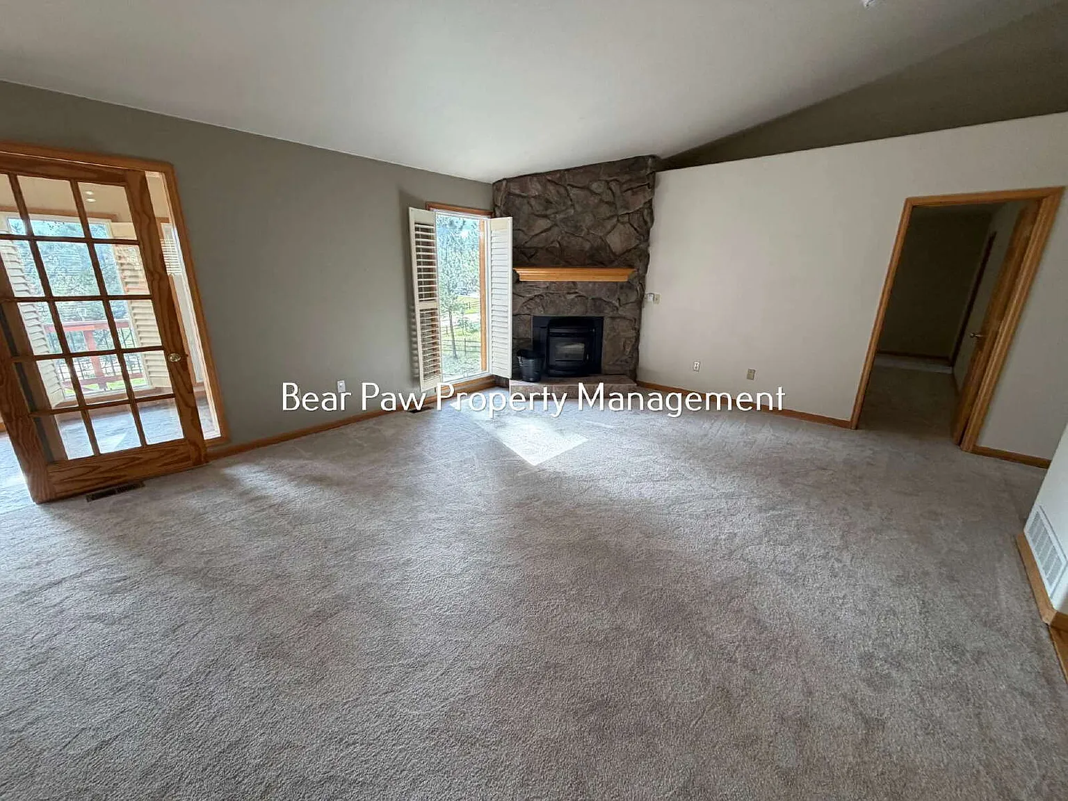 3 bed, 2.5 bath, 2100 sqft, $3,200 — Photo 4