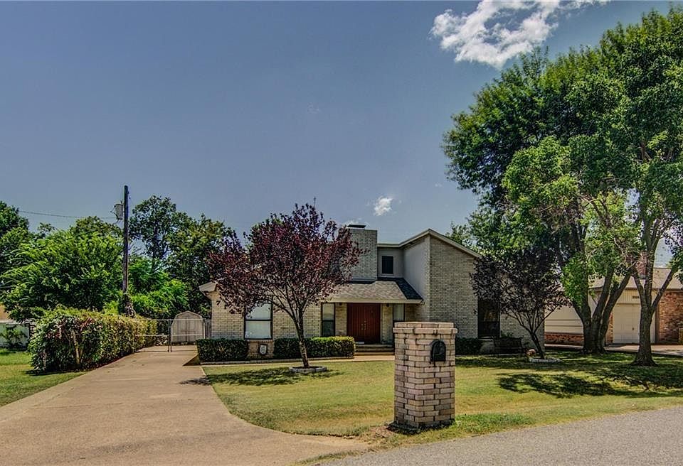 1st image of 714 Lakeside Dr