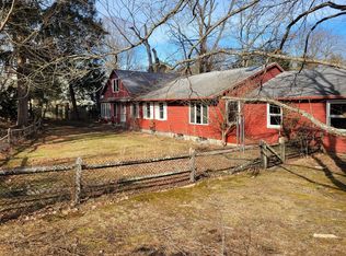 128 Amherst Rd, Pelham, MA 01002