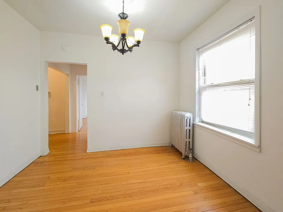 4438 N Greenview Ave #2
