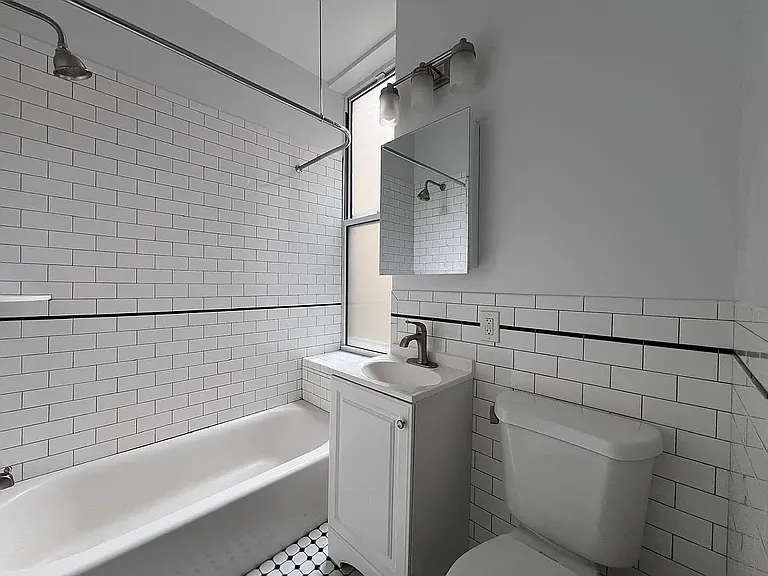 312 E 116th St #Penthouse 2 — Photo 5