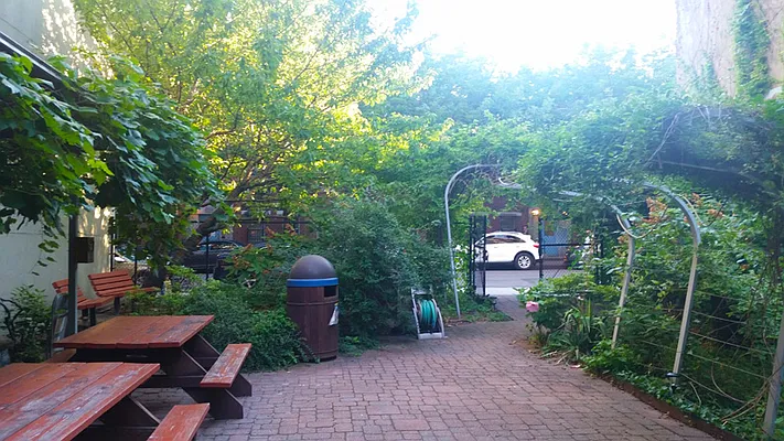 Rented by New York Residence | media 21