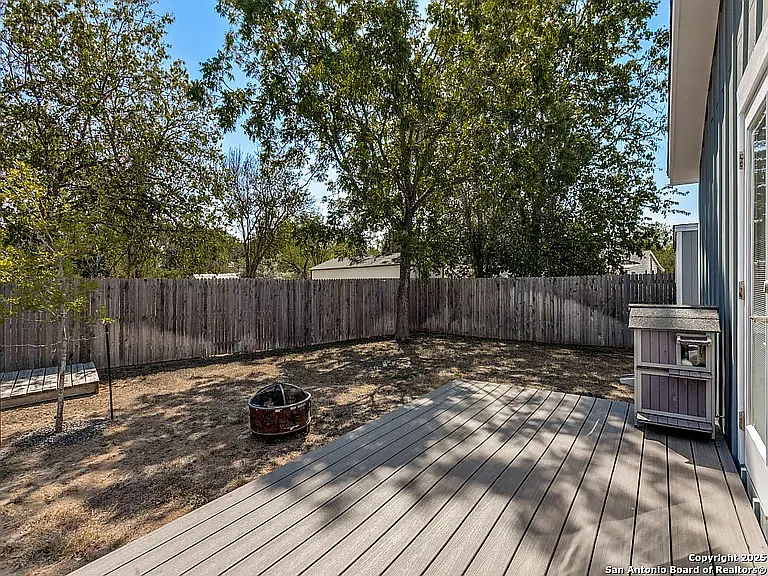 458 Seele St — Photo 17