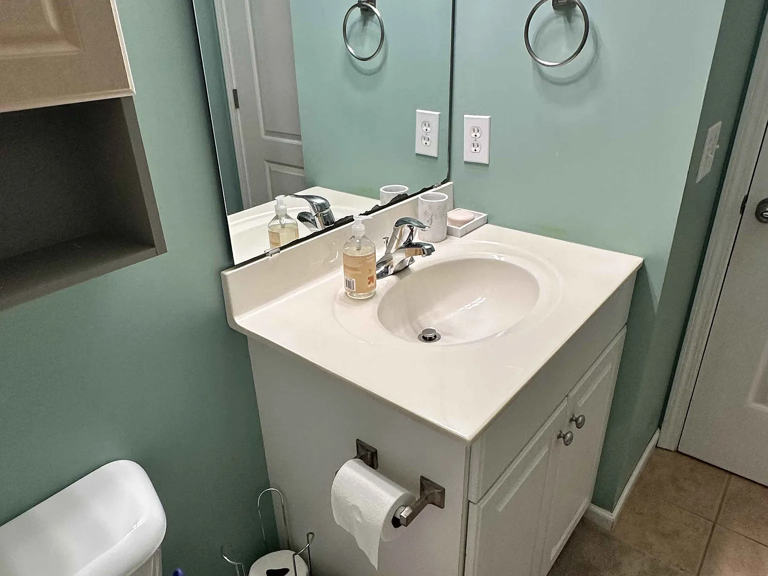 3 bed, 1195 sqft, $1,950 — Photo 4