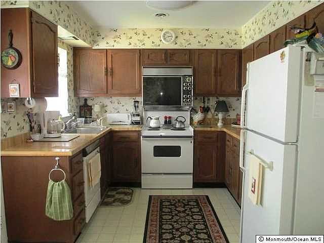 2nd image of 134 Buckingham Drive #B