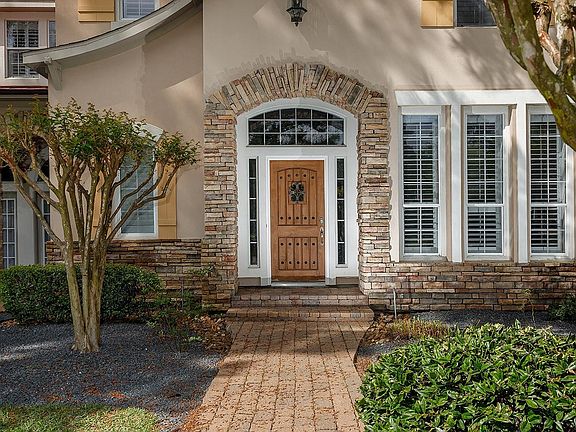 3rd image of 11 N Lansdowne Cir